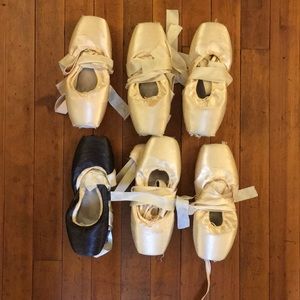 6 pairs used 5XXX Bloch pointe shoes